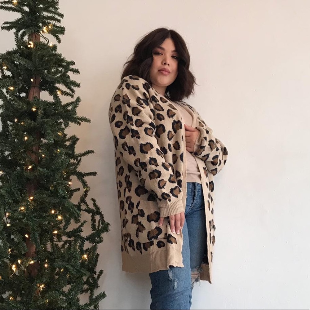 🚨24 HOUR SALE🚨Wild Thing Plus Size Cardigan - Picture 3 of 6